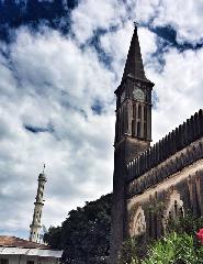 Tytu:Z wie w chmurach
Opis:Katedra Chrystusa/ dawny targ niewolnikw, Zanzibar
Autor:Wacaw Ziba