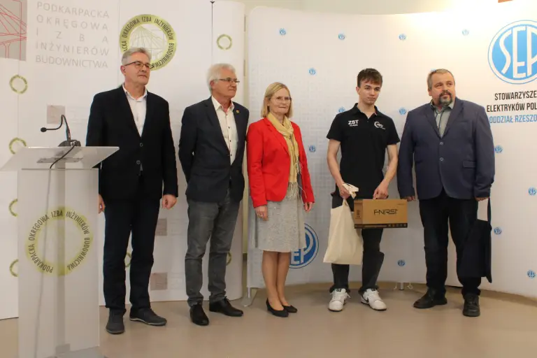 XVI edycja konkursu ,,Najlepsza praca własna uczniów szkół ponadpodstawowych”