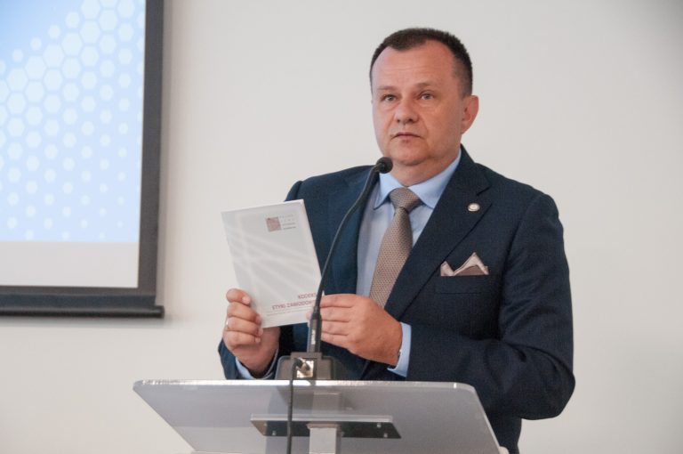 Początek nowego etapu kariery zawodowej, pełnego odpowiedzialności i nowych wyzwań.